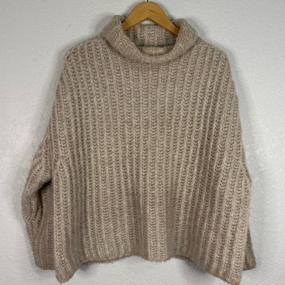Free people fluffy fox cable sweater Boxy Oversized Cozy Casual Office